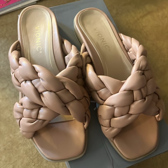 Vionic - Picture 11 of 12